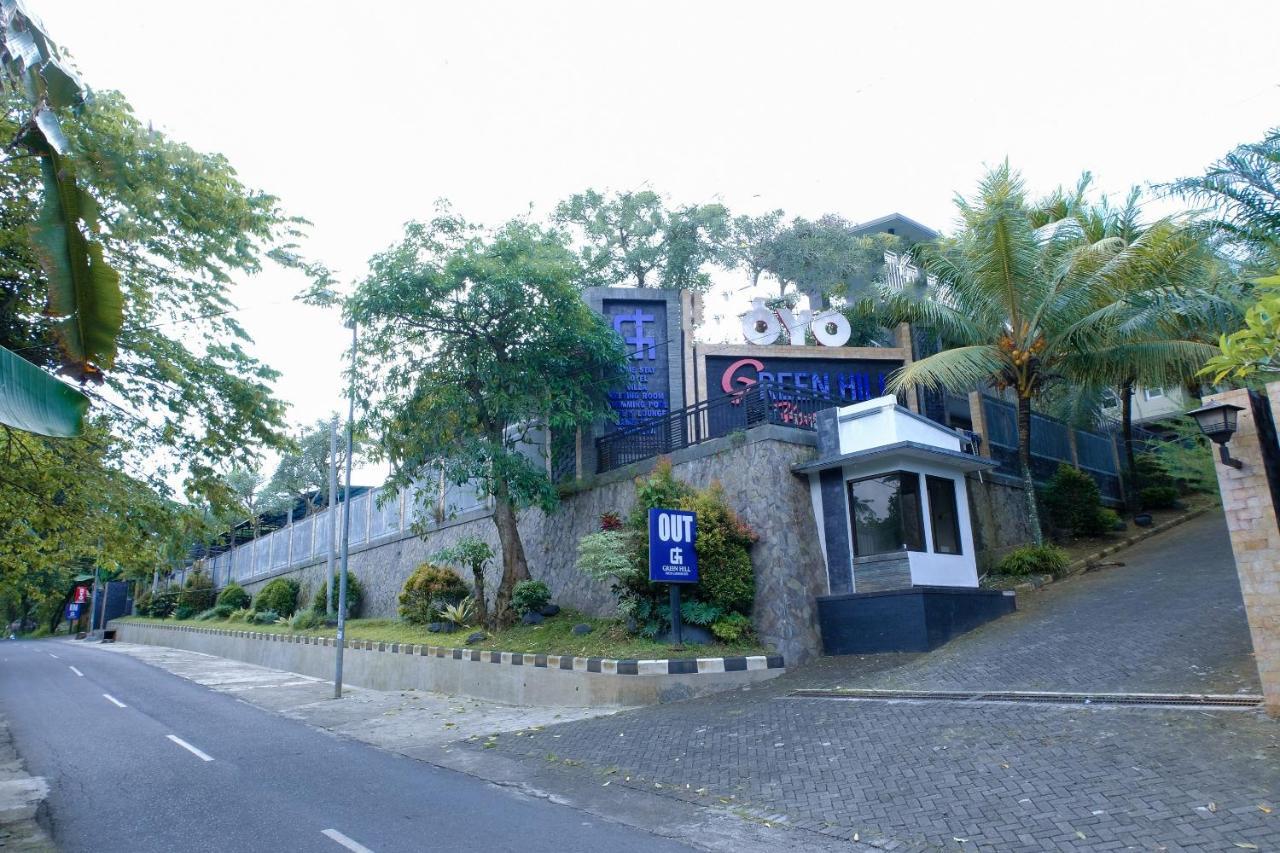 Capital O 887 Green Hill Hotel And Convention Center Jember Bagian luar foto