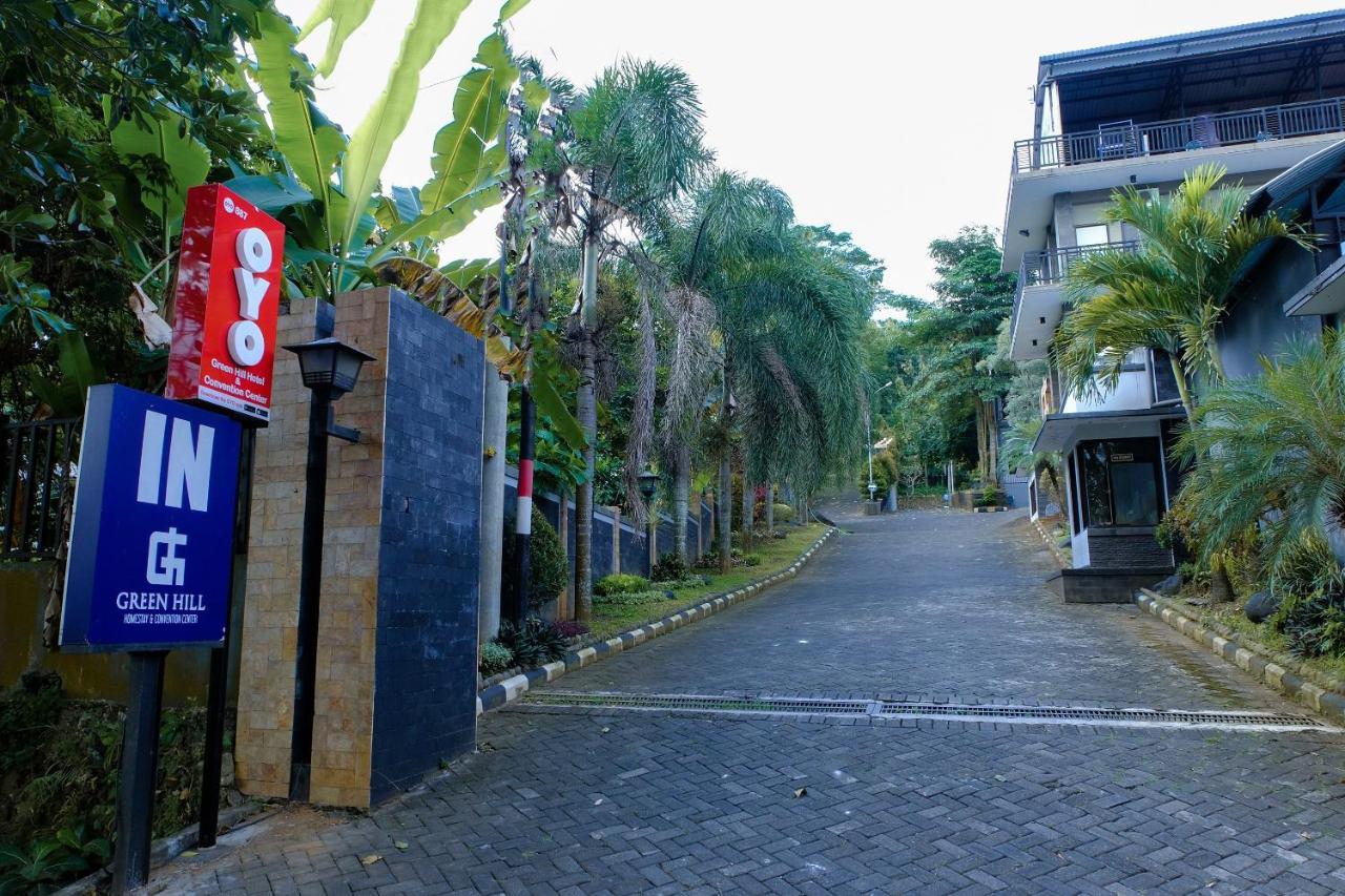 Capital O 887 Green Hill Hotel And Convention Center Jember Bagian luar foto