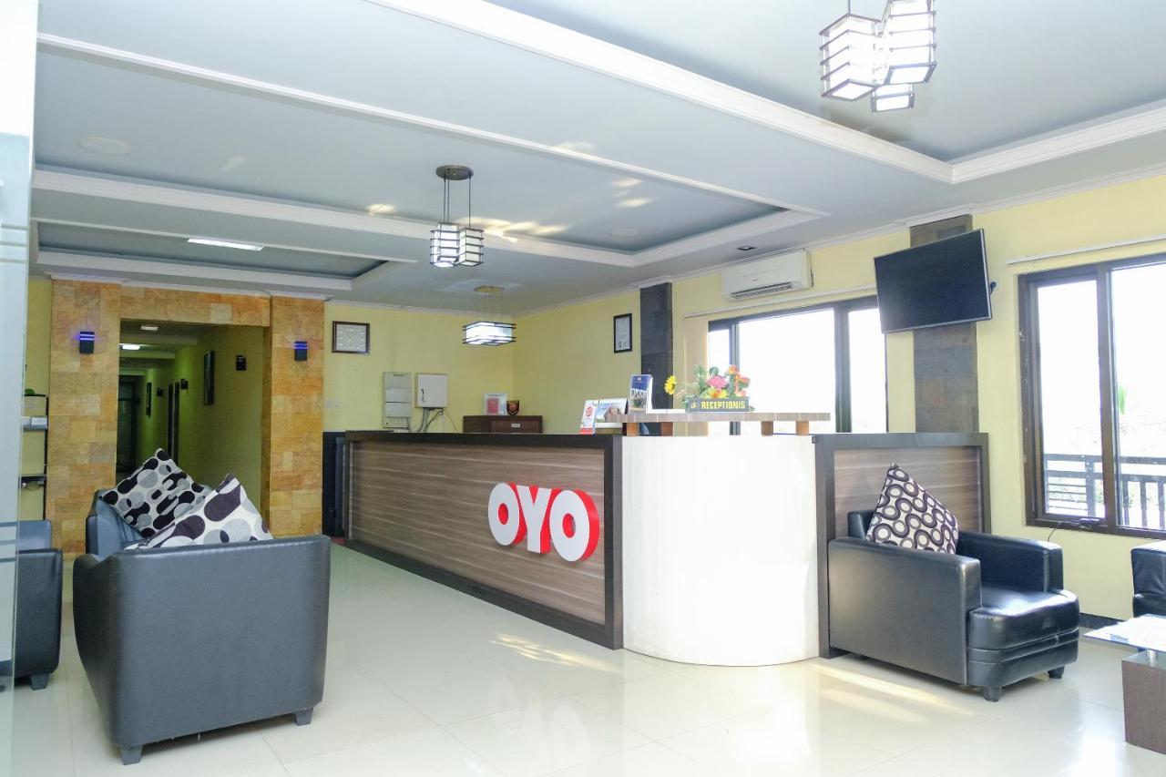 Capital O 887 Green Hill Hotel And Convention Center Jember Bagian luar foto