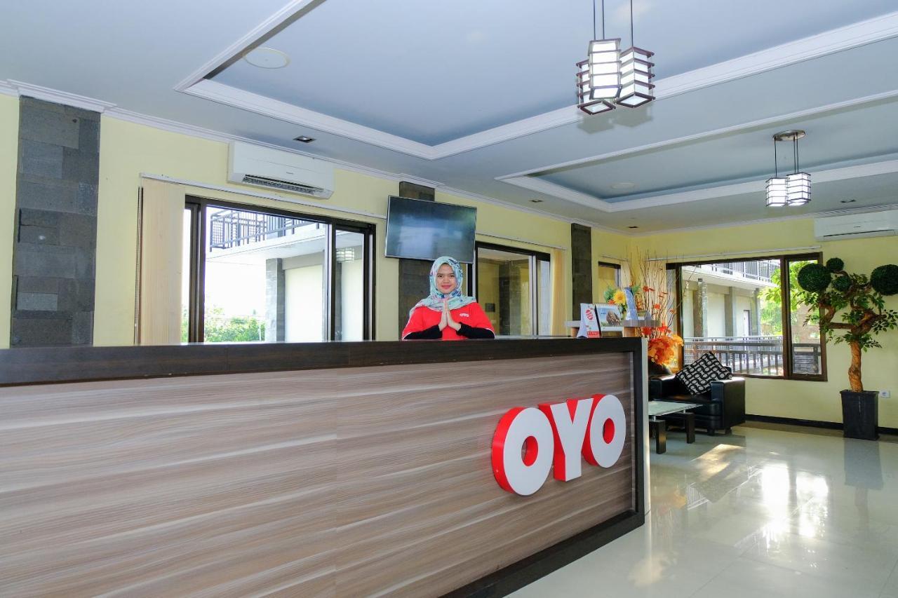 Capital O 887 Green Hill Hotel And Convention Center Jember Bagian luar foto